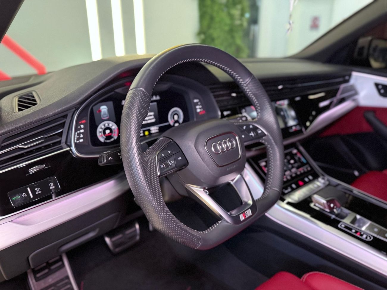 أودي Q8 55 TFSI quattro S-Line 3.0L (340 HP) 2020 Audi Q8 55 TFSI - GCC - Fully Loaded - Perfect Condition