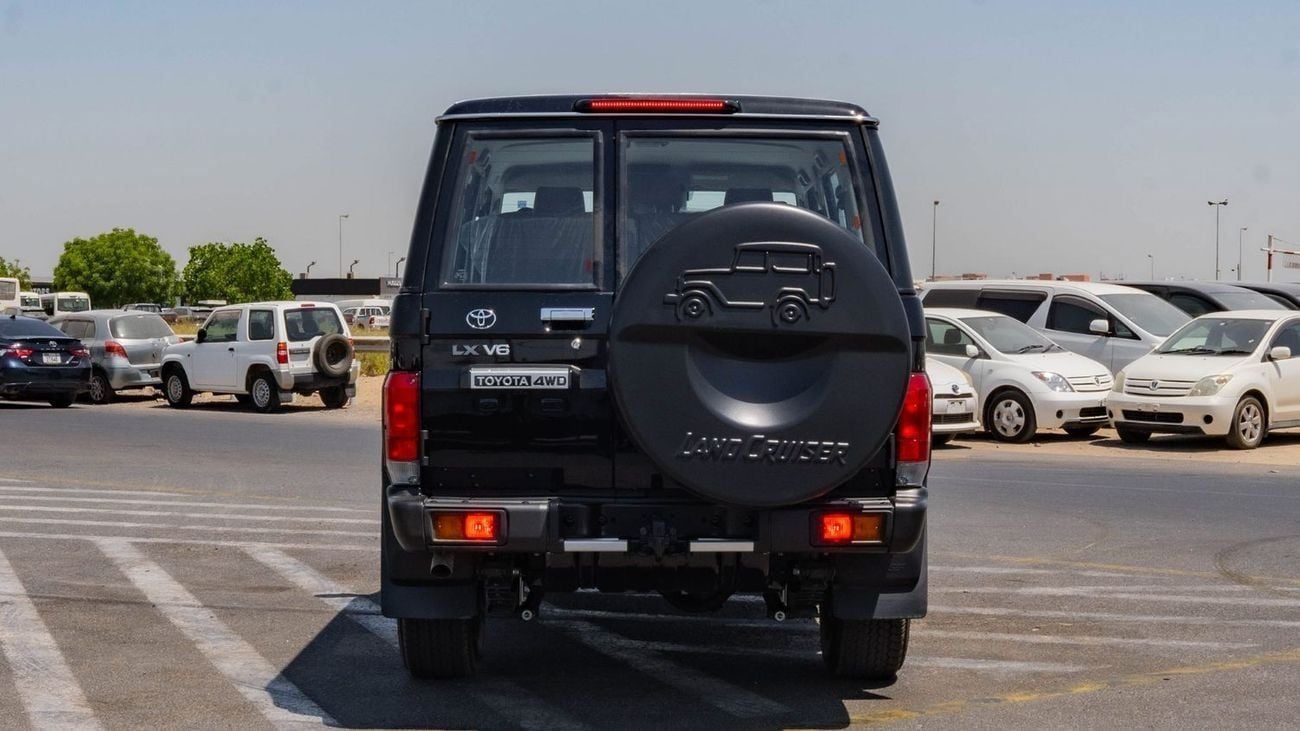 تويوتا لاند كروزر 70 2025 Toyota Land Cruiser LC 76 4.0L AT Petrol (Black)