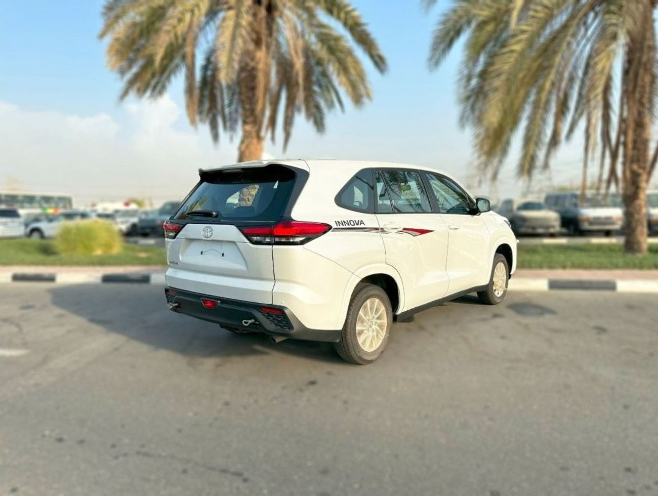 تويوتا إينوفا Toyota Innova 2.0L, FWD Petrol-2.0 L. 2024