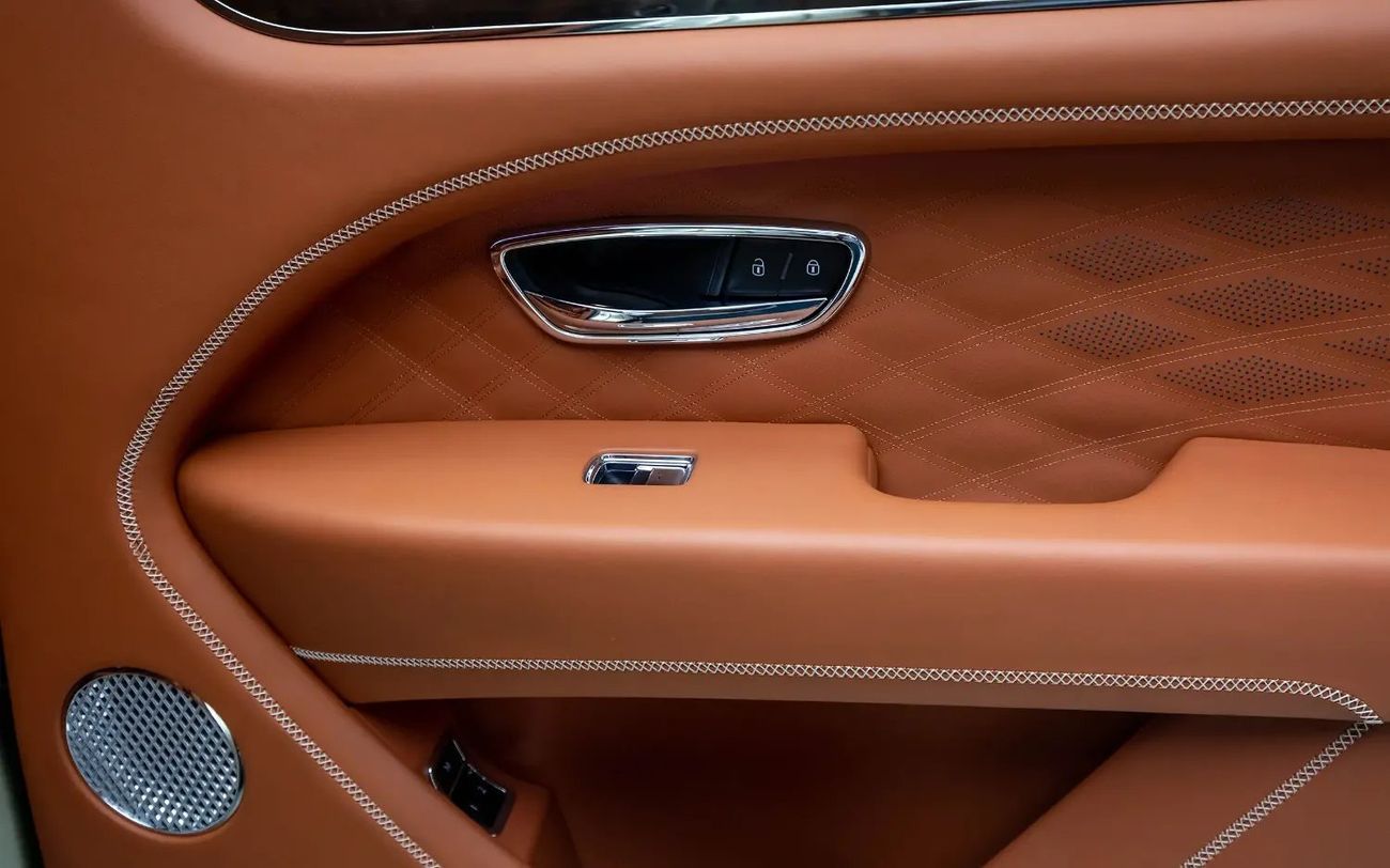 بنتلي بينتايجا Azure 4.0T - GCC Spec - With Warranty and Service contract ( Al Habtoor )