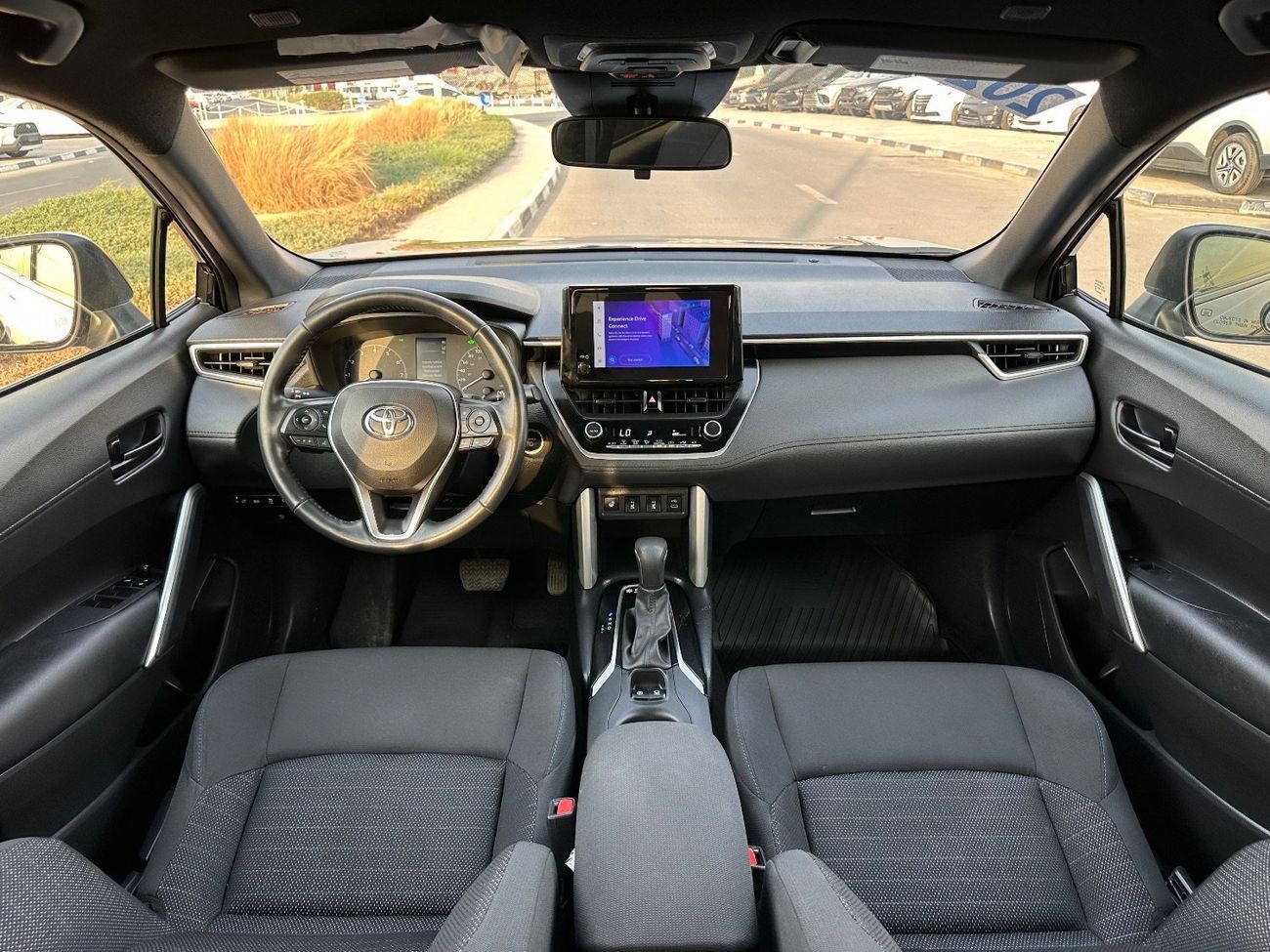 Toyota Corolla Cross Hybrid SE Full Option push start 2023