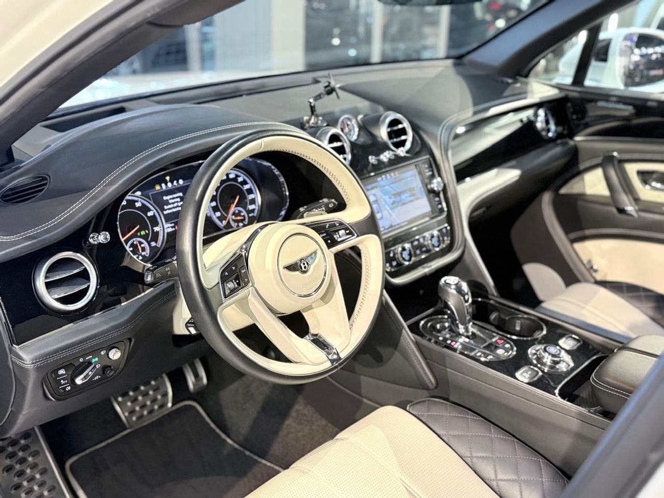 بنتلي بينتايجا Black Edition Bentley Bentayga 2019 مواصفات يابانية