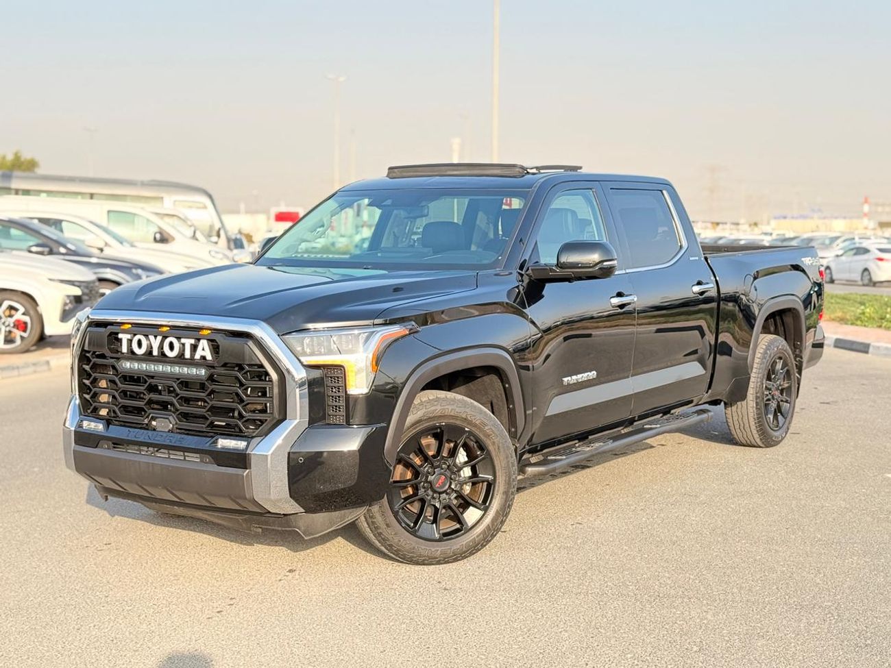 Toyota Tundra Limited Crewmax | Panoramic | 360 Camera ,Radar  leather seats Full option
