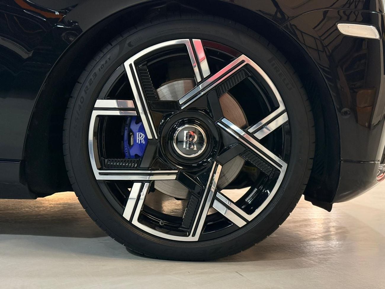 رولز رويس كولينان 2023 LOW MILEGE