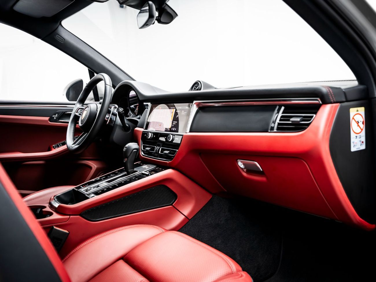 Porsche Macan Std 2.0L (252 HP) 2024 Porsche Macan, 2027 Porsche Warranty, Full Service History, Low KMs, GCC