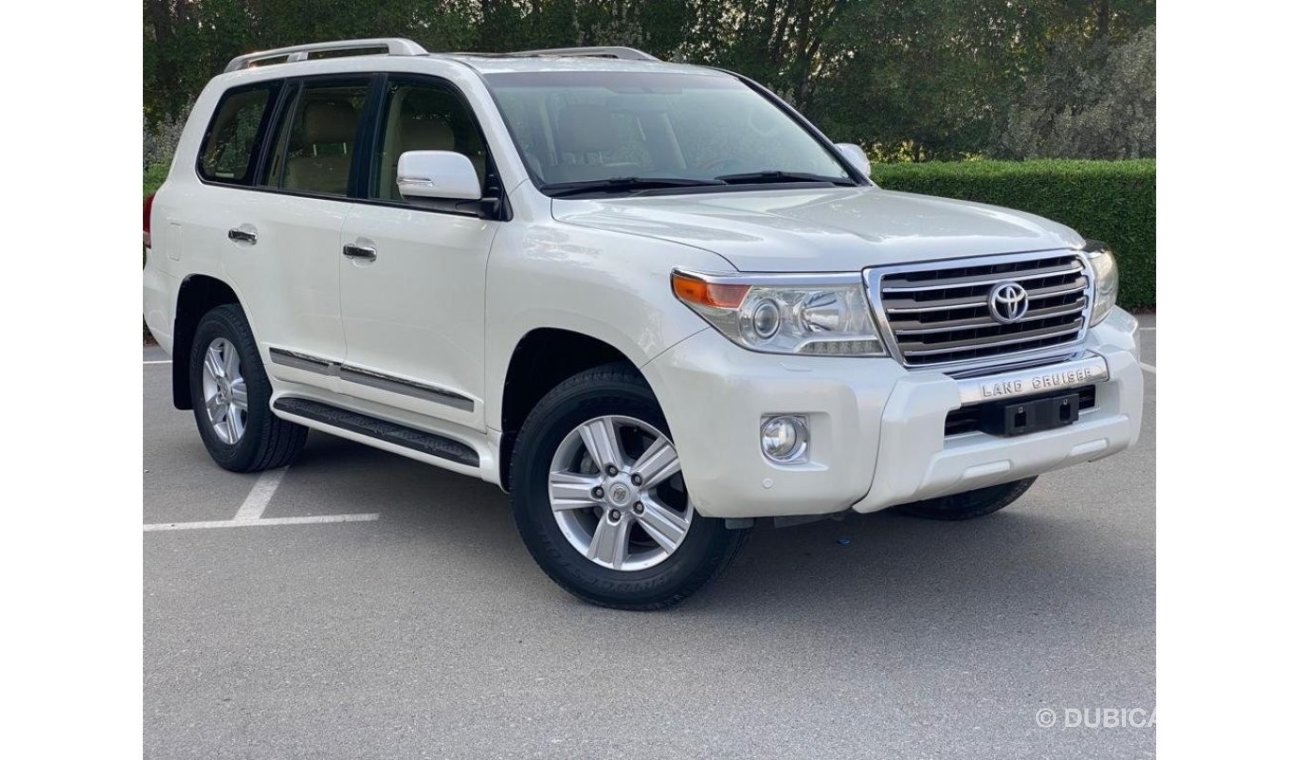 تويوتا لاند كروزر 2013 Toyota Land Cruiser VXR (J200), 5dr SUV,  8cyl Petrol, Automatic, Four Wheel Drive