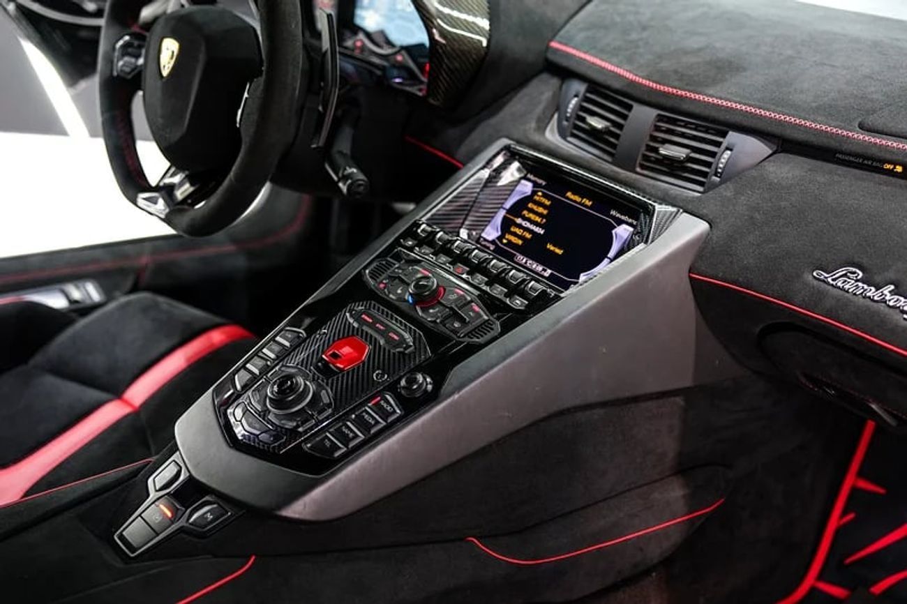 لامبورغيني أفينتادور SVJ Body Kit, Full Carbon Package, Front Lift, Very Low KM, GCC Specs!!