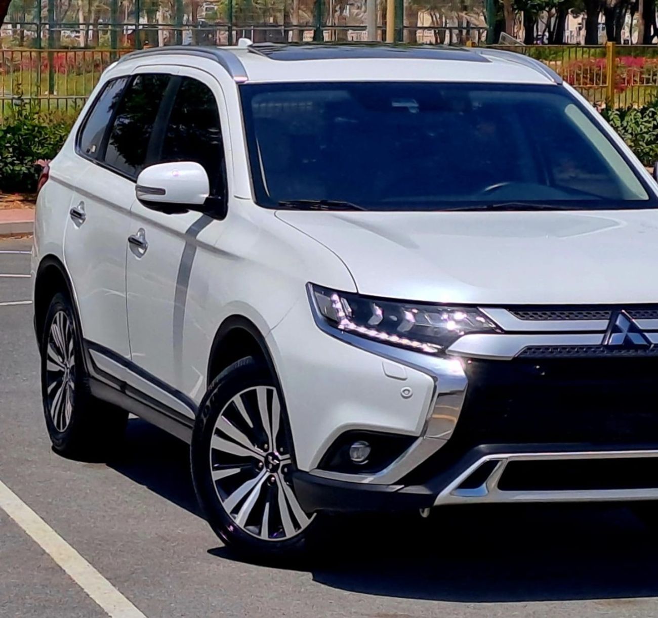 Mitsubishi Outlander GLX 3.0L 999-Monthly l GCC l V6, Sunroof, Leather l Accident Free