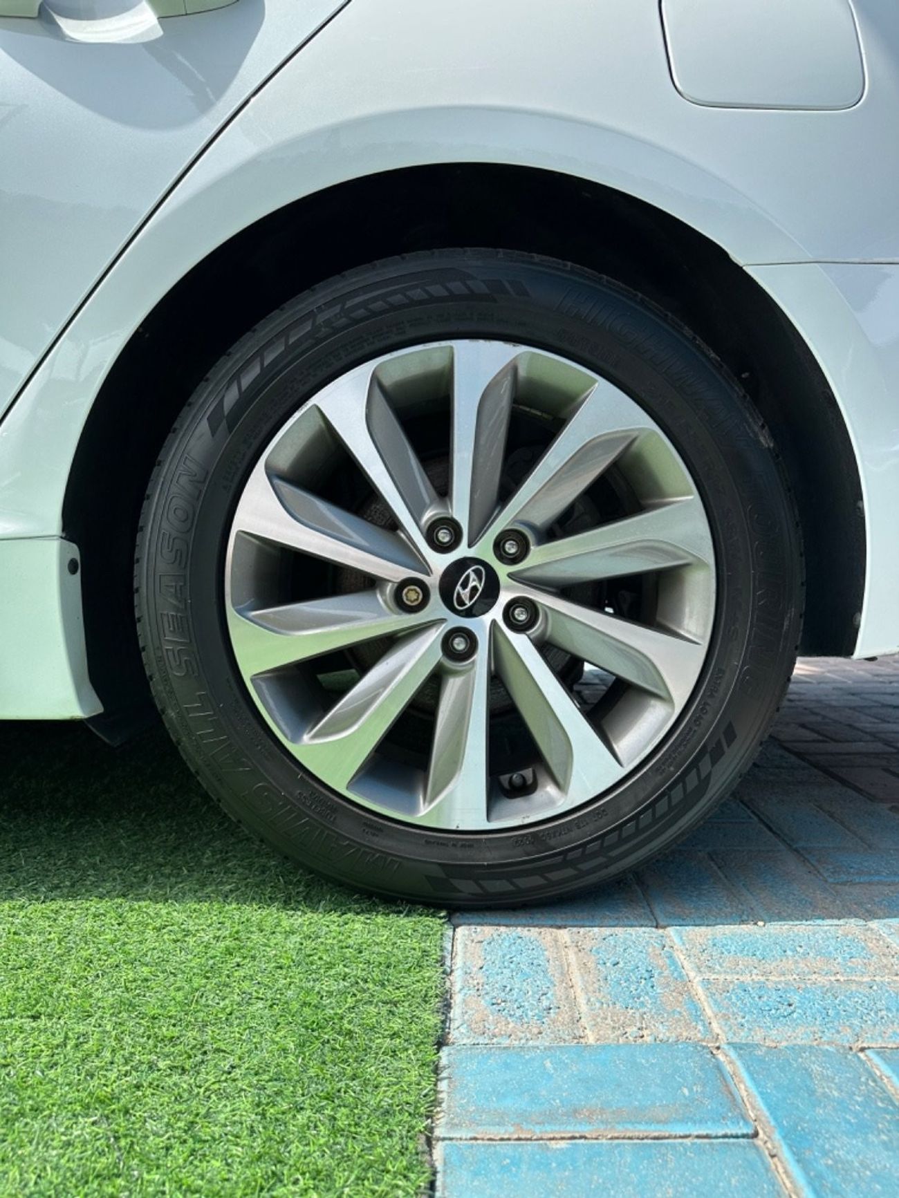 Hyundai Sonata Hyundai Sonata 2015 2.4 in good condition in white light sport