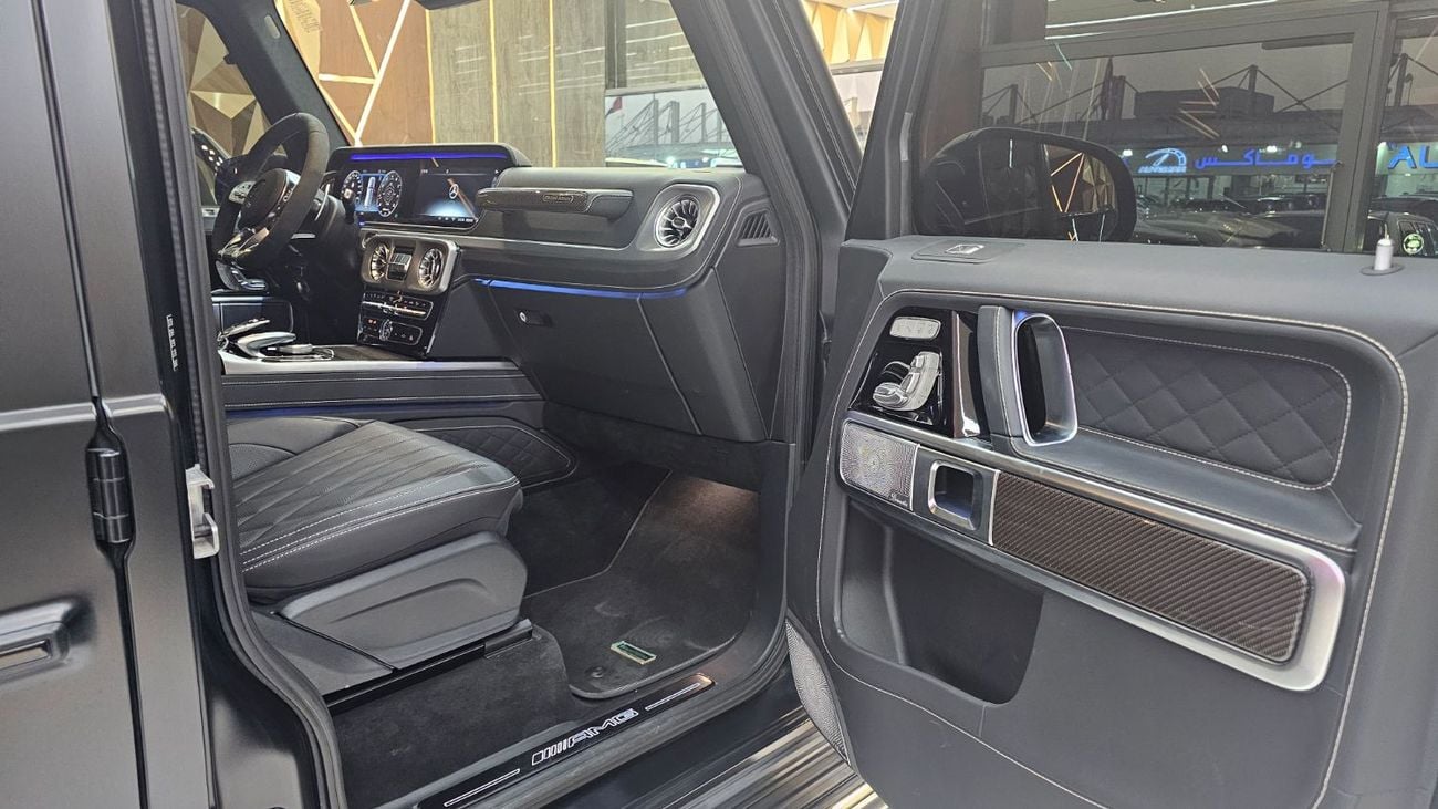 مرسيدس بنز G 63 AMG STD نسخة الجراند اسود مطفي داخلية كاربون فايبر