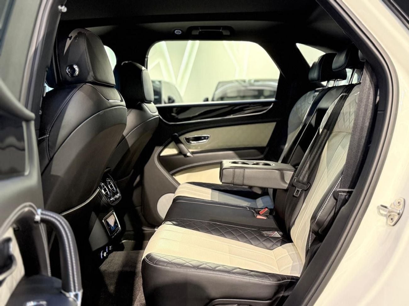 بنتلي بينتايجا Black Edition Bentley Bentayga 2019 مواصفات يابانية
