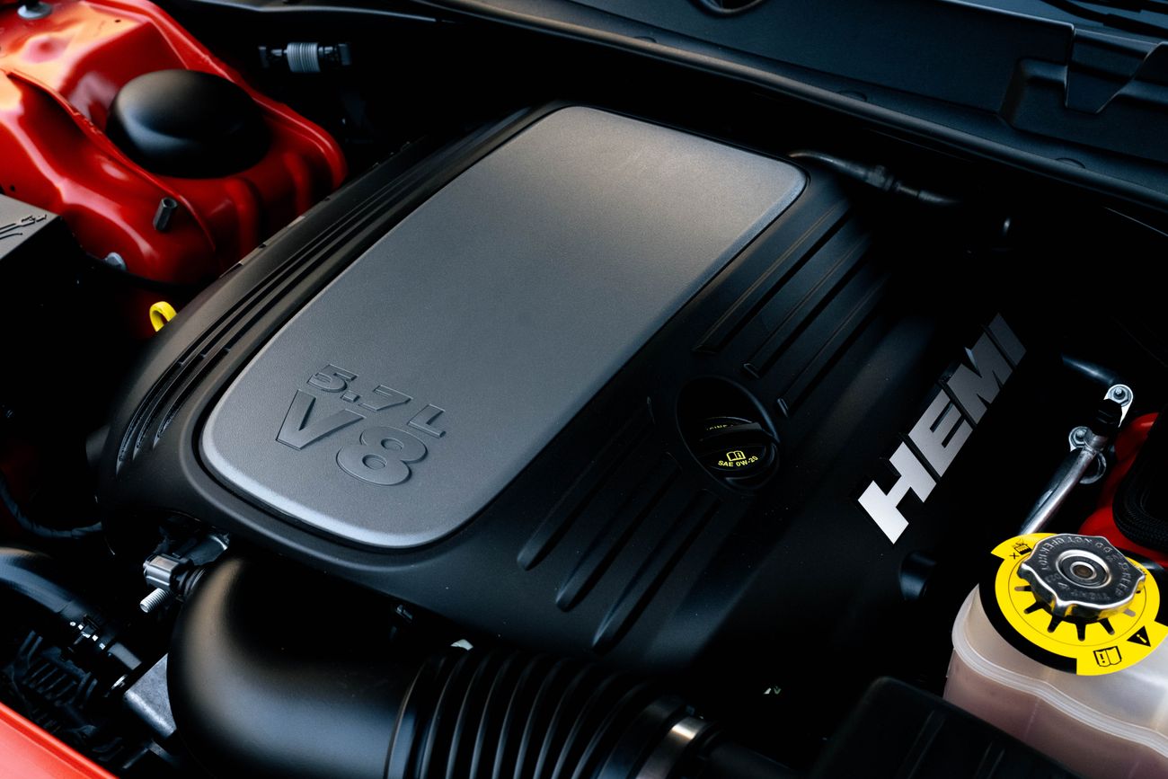 Dodge Challenger Challenger | 3,320 P.M | 0% Downpayment | R/T | V8 | Dodge Warranty + Service Contract til 2027!