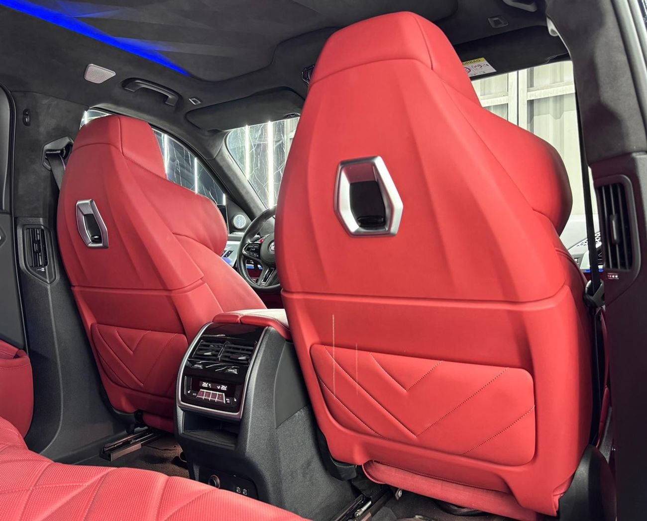 بي أم دبليو XM 4.4L, Twin Turbo V8 +Electric motor,653Hp,8-Speed Automatic ,AWD