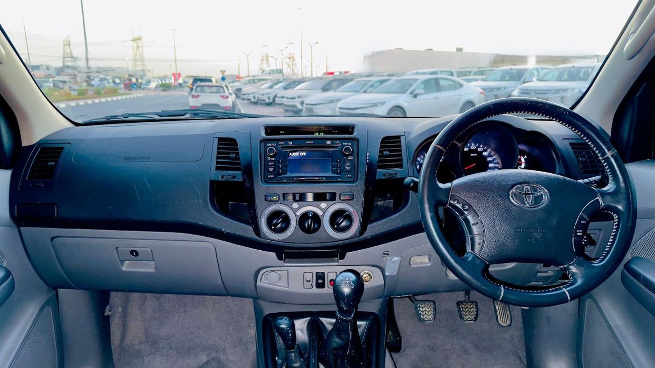 تويوتا هيلوكس PREMIUM CANOPY INSTALLED | ARB BULL BAR | 3.0L DIESEL ENGINE | 2011 | MANUAL TRANSMISSION | RHD