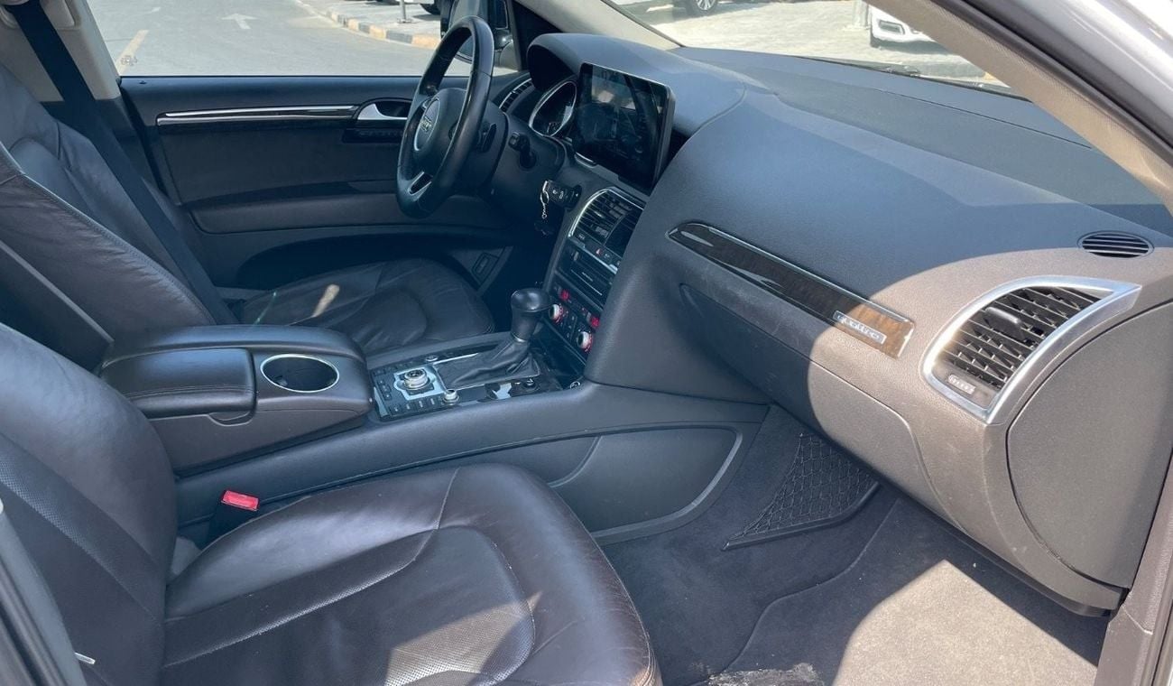 Audi Q7 خليجي. TFSI quattro Exclusive Sports Style Package 3.0L