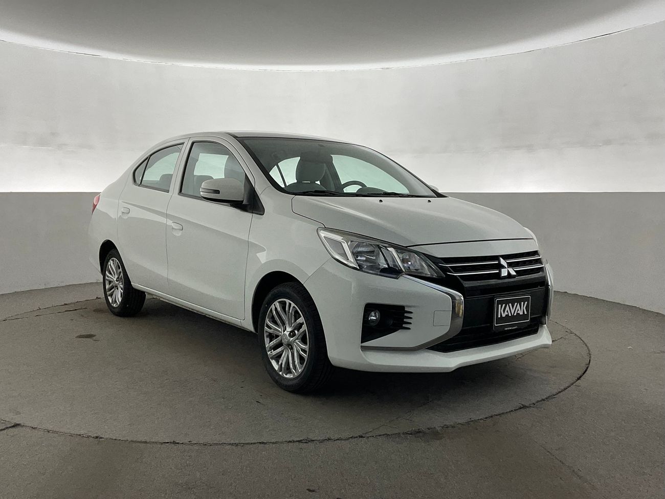 ميتسوبيشي اتراج GLX Full | شامل الضمان | 0 ﺪﻔﻋﺓ ﺃﻮﻟﻯ