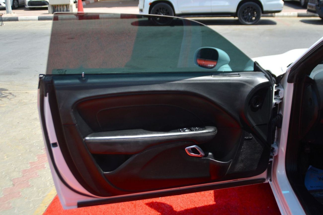 دودج تشالينجر R/T Scat Pack 6.4L SRT /6.4L SCAT BACK//SUN ROOF /WIDE BODY/ FULL OPTION /CARBON FIBER STEERING