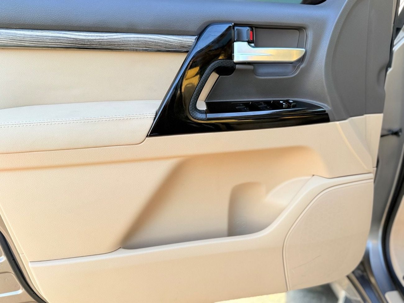 Toyota Land Cruiser GXR+ 4.0L Toyota landcuriser  Years 2019 GXR V6  4.0L facelifted interior and exterior 2025 Years fu