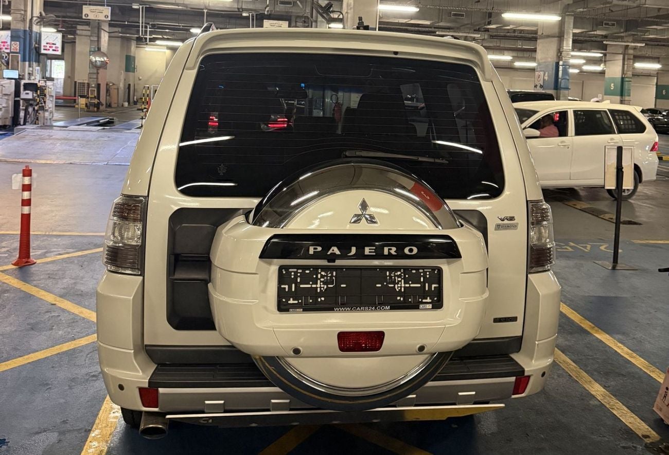 Mitsubishi Pajero GLS Mitsubishi Pajero / Shogun / Montero 2014 GCC specs