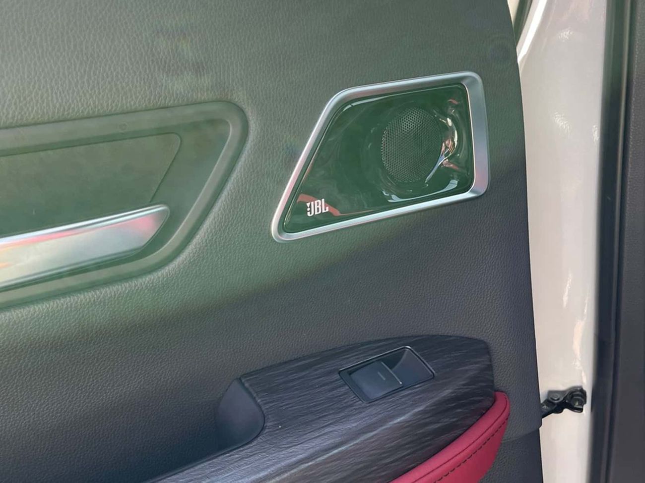 Toyota Land Cruiser Toy. L/C300 ZX 3.3L DSL A/T Floor 23YM -7 SEATERS - EURO - WHT_RED (EXPORT OFFER)