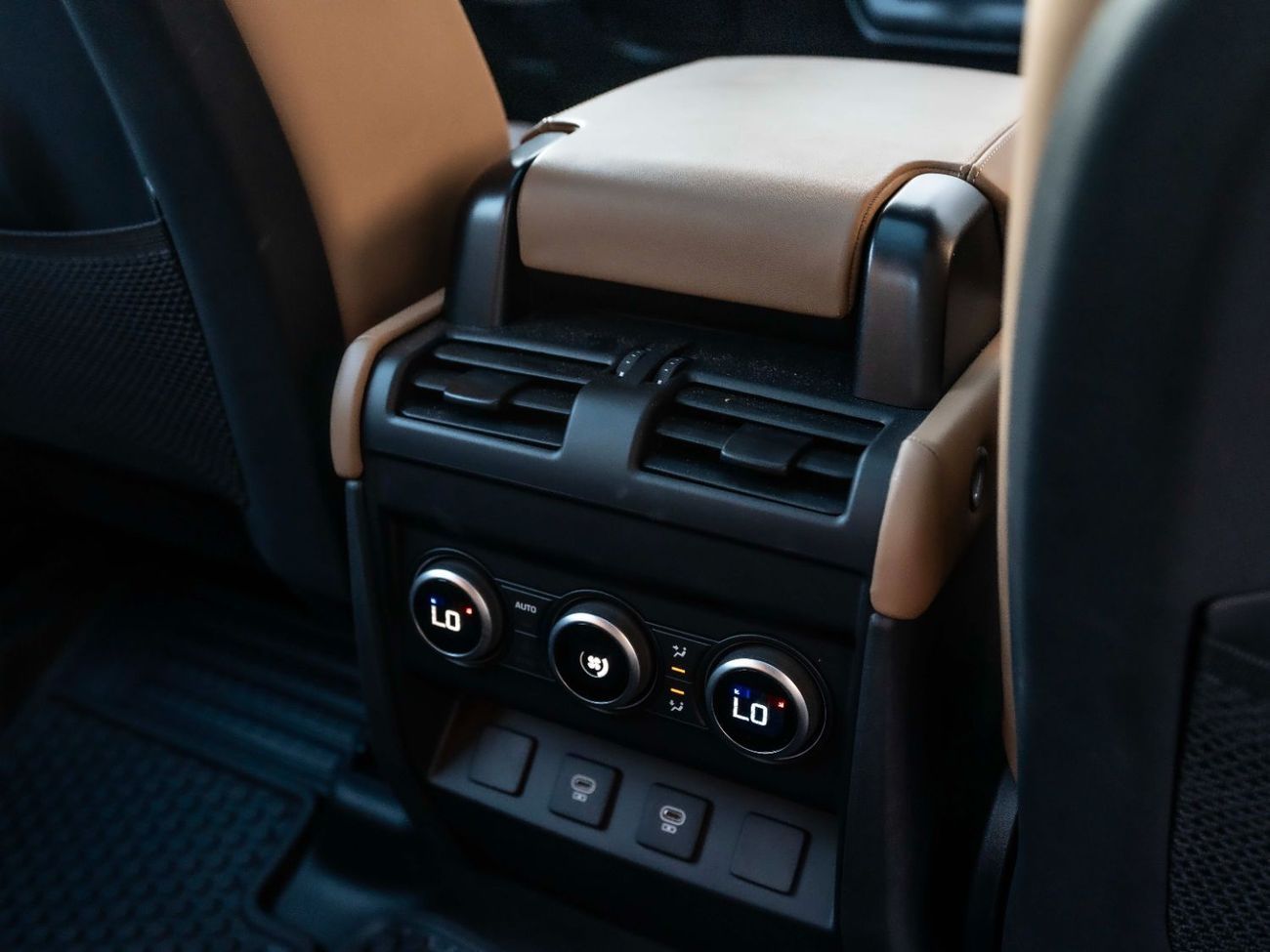 لاند روفر ديفندر P400 110 X-Dynamic HSE 3.0L (5 Seater)