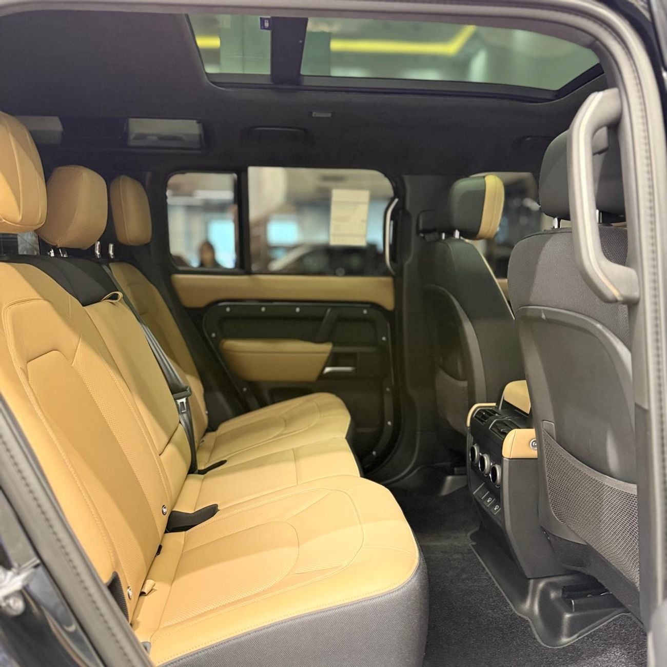 Land Rover Defender 110 X P525 5.0L | GCC Specs | Under Warranty