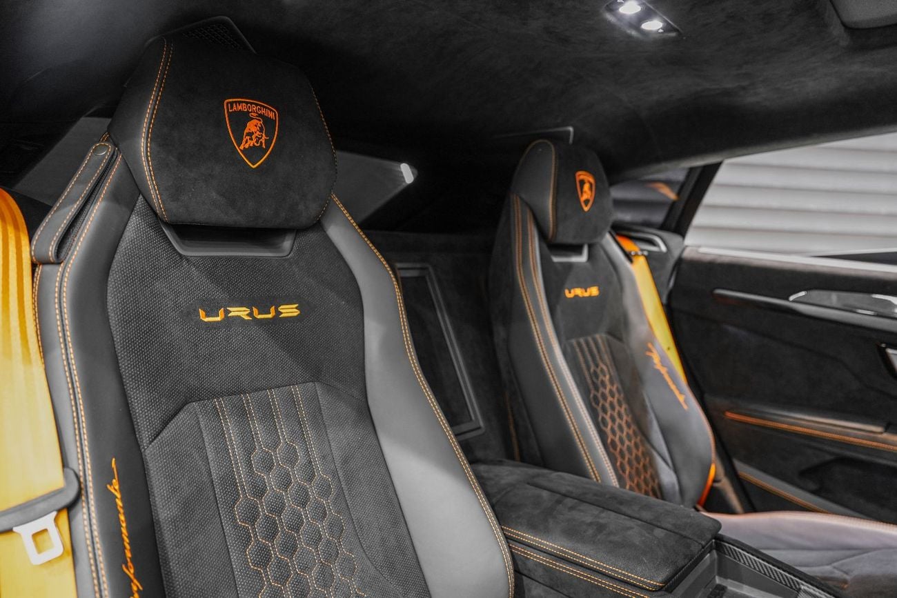 Lamborghini Urus 4.0T V8 Performante Rear Seat Entertainment, Carbon Fiber Pack, Lamborghini Warr + Serv!!
