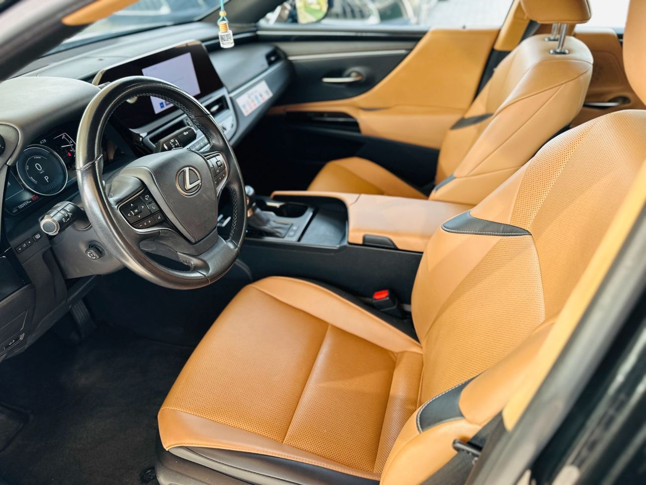 Lexus ES300h 2023 Lexus ES 300H - Black inside Brown