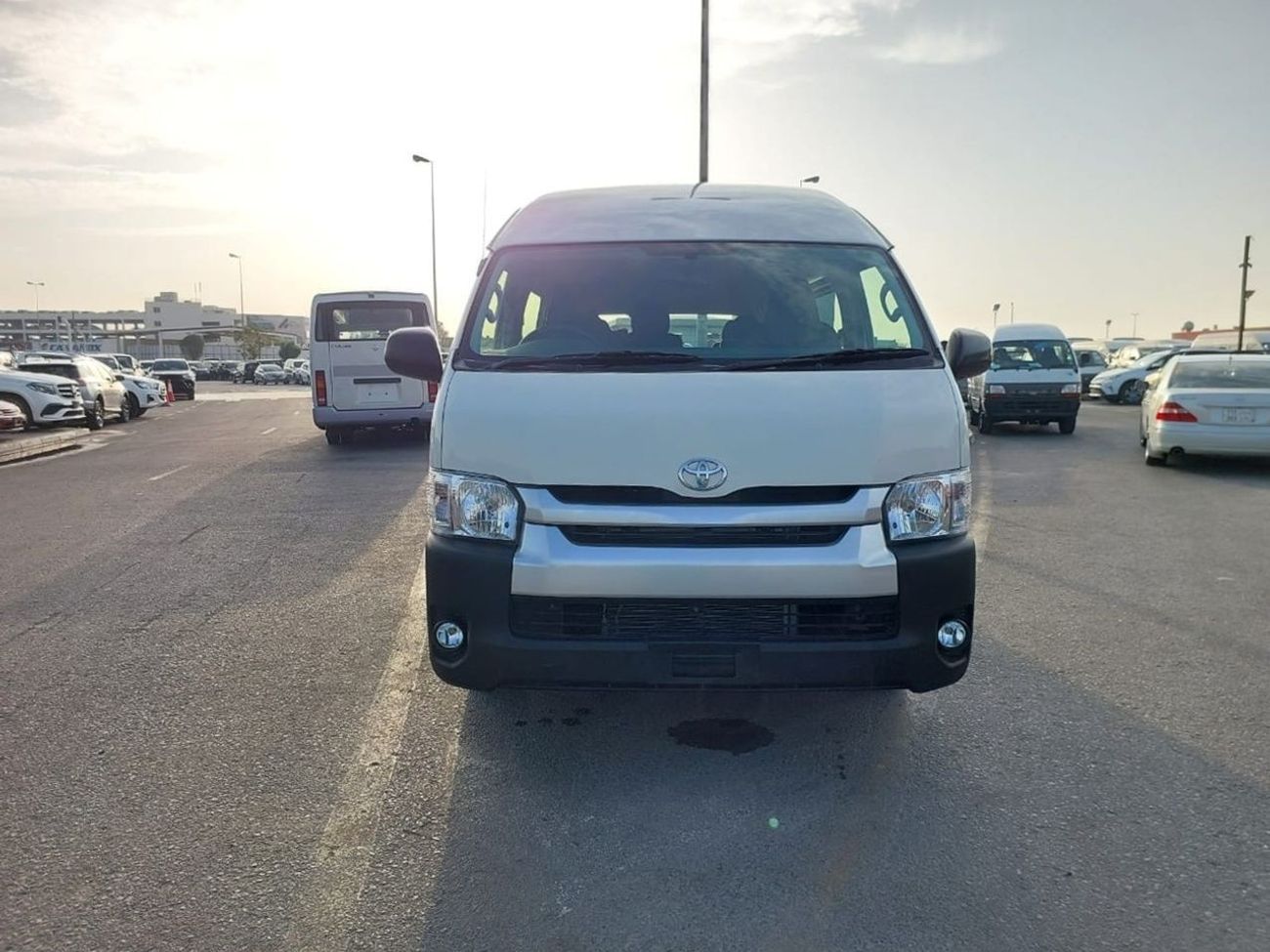 تويوتا هاياس TOYOTA HIACE COMMUTER VAN RHD 2019 MODEL 3.0 L DIESEL AUTOMATIC(PM39520)