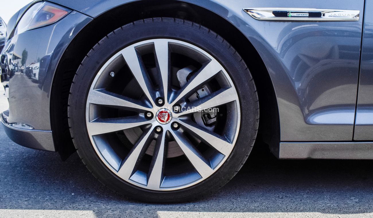 Jaguar XJ 3.0L V6 S/C R-Sport SWB RWD