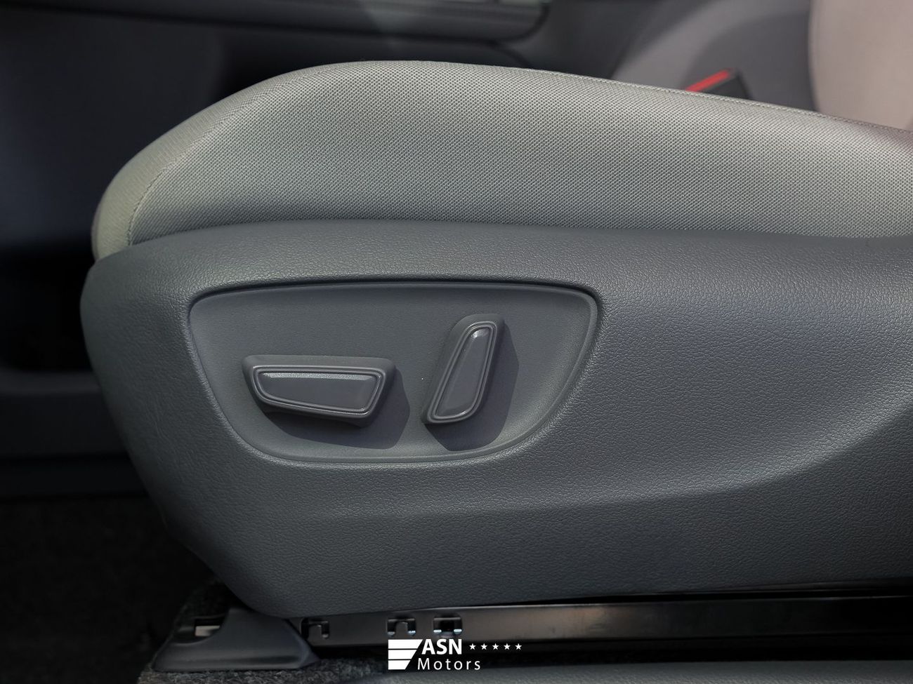 Toyota Sienna 2.5L Dual-Engine 2WD Comfort Edition 2025 (Export Price)