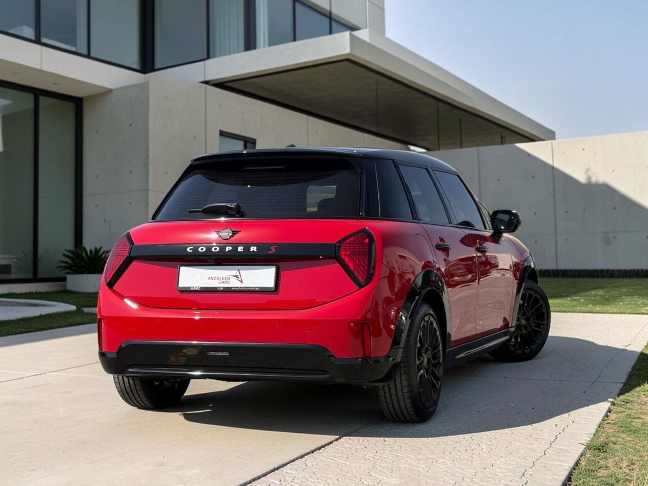 Mini Cooper S AED 2,160 P.M | 0% DP | MINI COOPER S BLACK EDITION | AGENCY WARRANTY | FULL SERVICE HISTORY