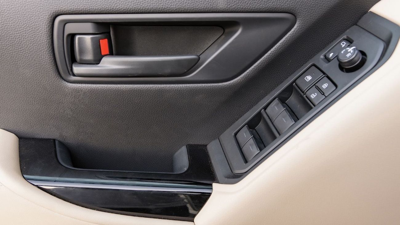 Toyota Land Cruiser 2025 Toyota Land Cruiser GXR 3.5L AT Petrol (With Sunroof) (White-Beige)