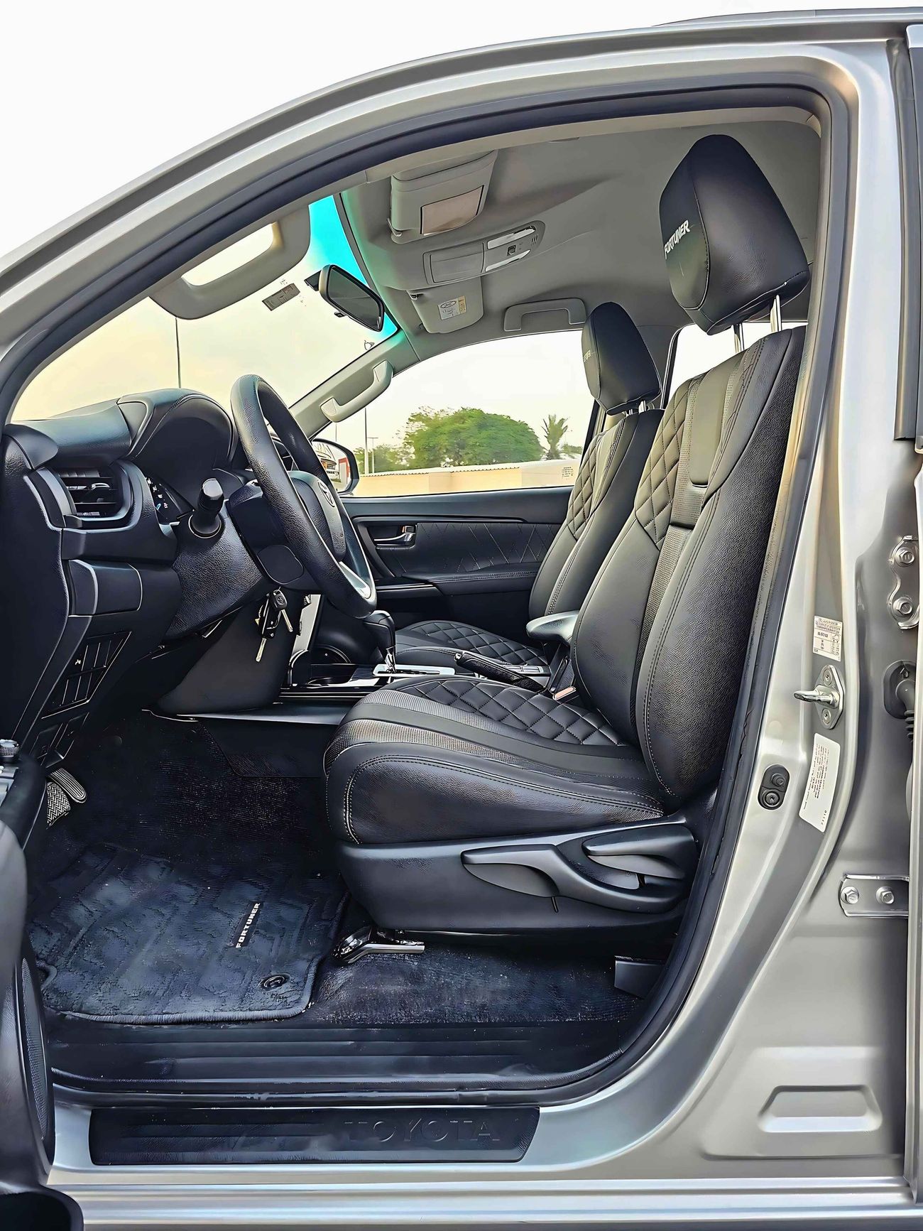 تويوتا فورتونر EXR V4/ 4WD/ LEATHER SEATS/ DVD CAMERA/ LOW MILEAGE/ 1168 MONTHLY/ LOT# 90033