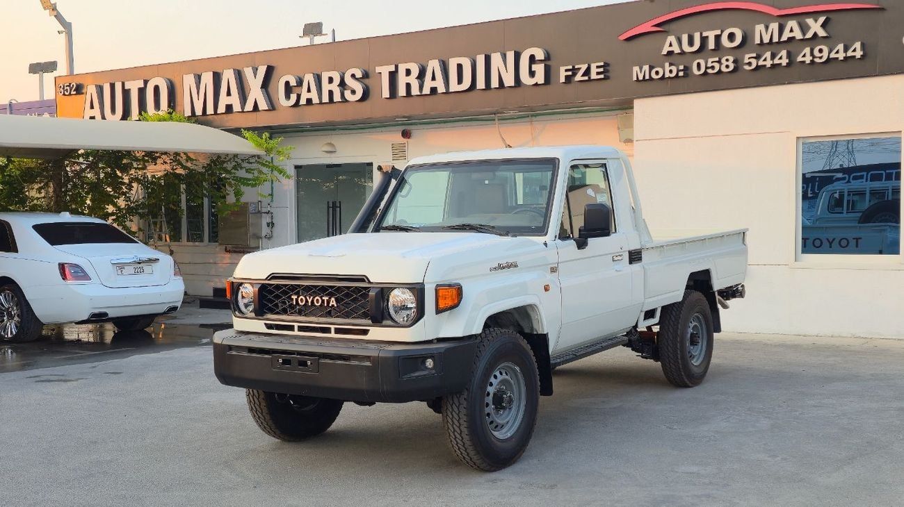 Toyota Land Cruiser Pick Up TOYOTA LC 79 S/C A/T 2.8L DSL MODEL YEAR 2025 WHITE(WITH DIFFIRENTIAL LOCK)