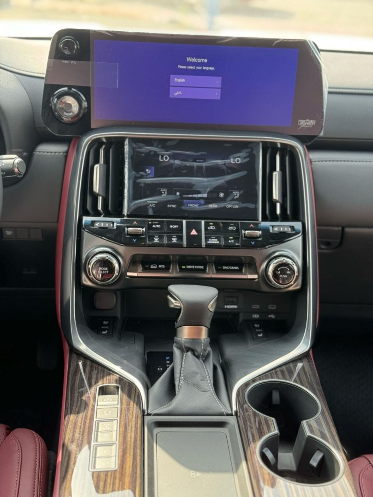 لكزس LX 600 3.5L SIGNATURE PETROL A/T 7 SEATER FULL OPTION