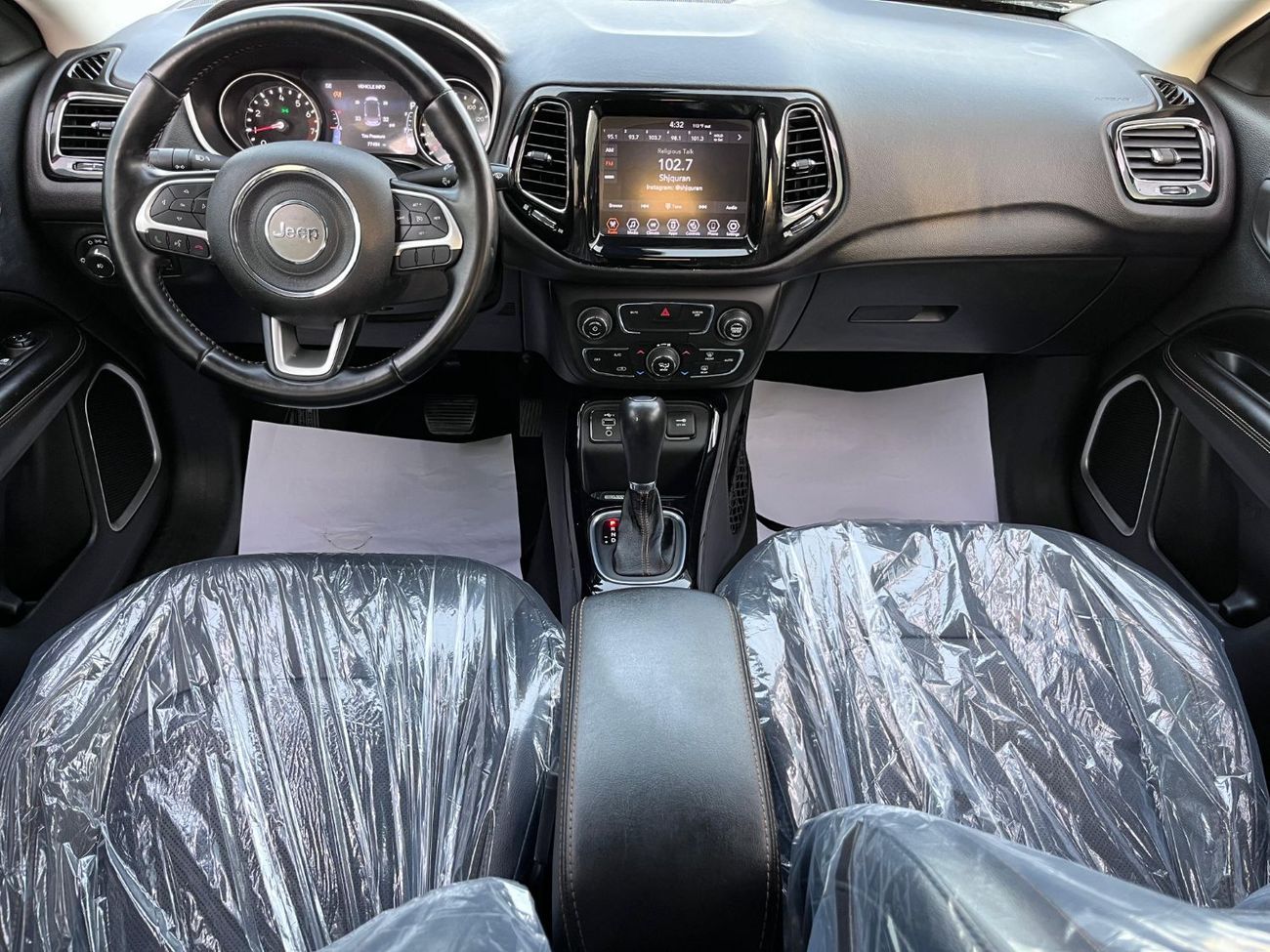 Jeep Compass S Limited 2.4L very clean car / Low milage