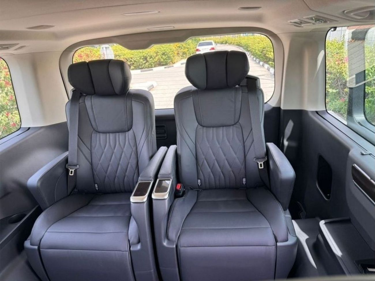 تويوتا جرافينا TOYOTA GRANVIA 3.5L PREMIUM 2026 MODEL