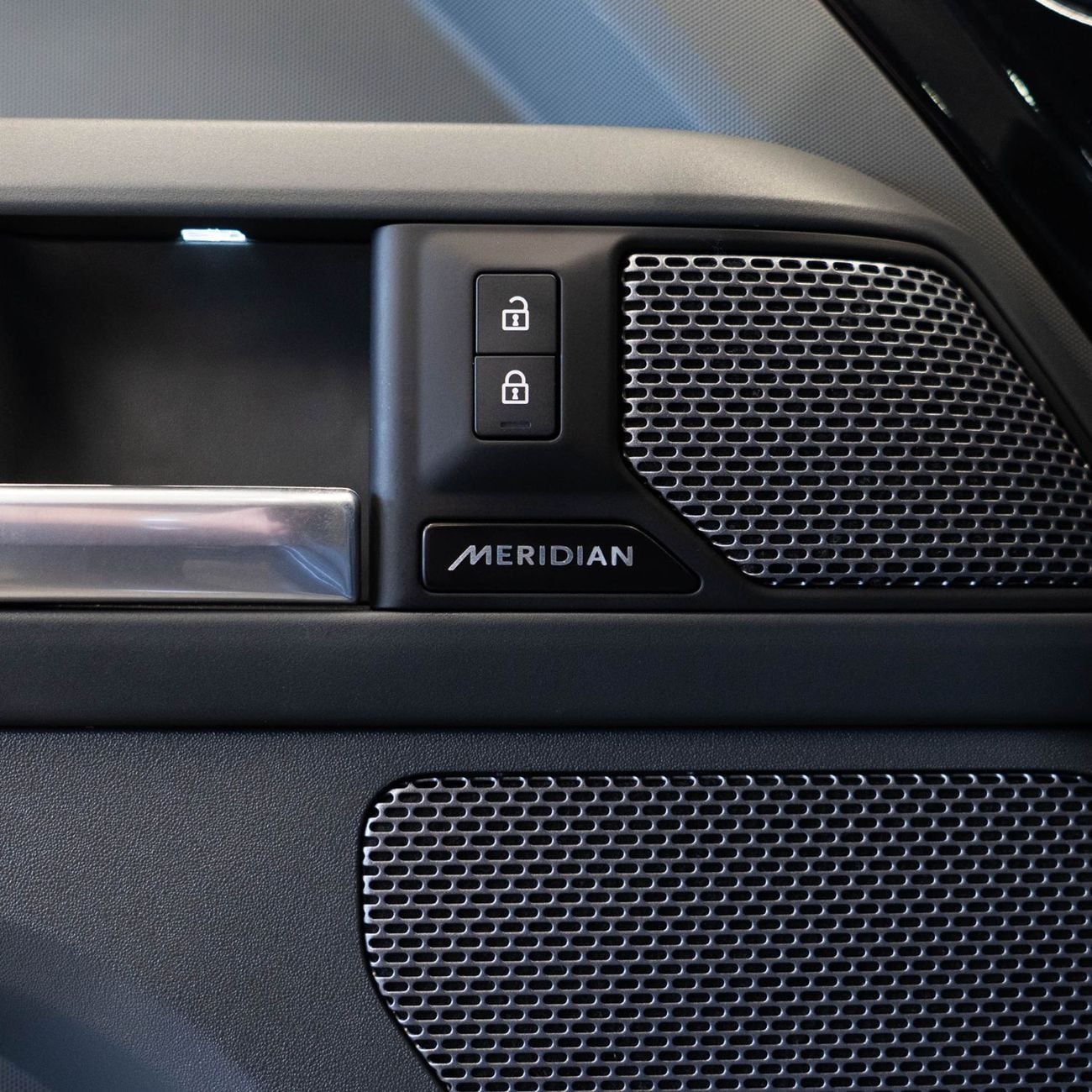 Land Rover Defender 110 X-DYNAMIC HSE P400 AED 4,599 pm  • 0% Downpayment • Defender X-Dynamic P400 HSE • 1 Year Warranty