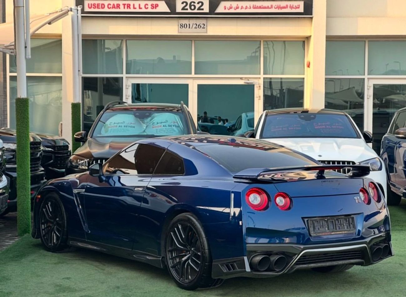 Nissan GTR Std 3.8L (565 HP) NISSAN GTR 2017 perfect condition Full option Full carbon fiber