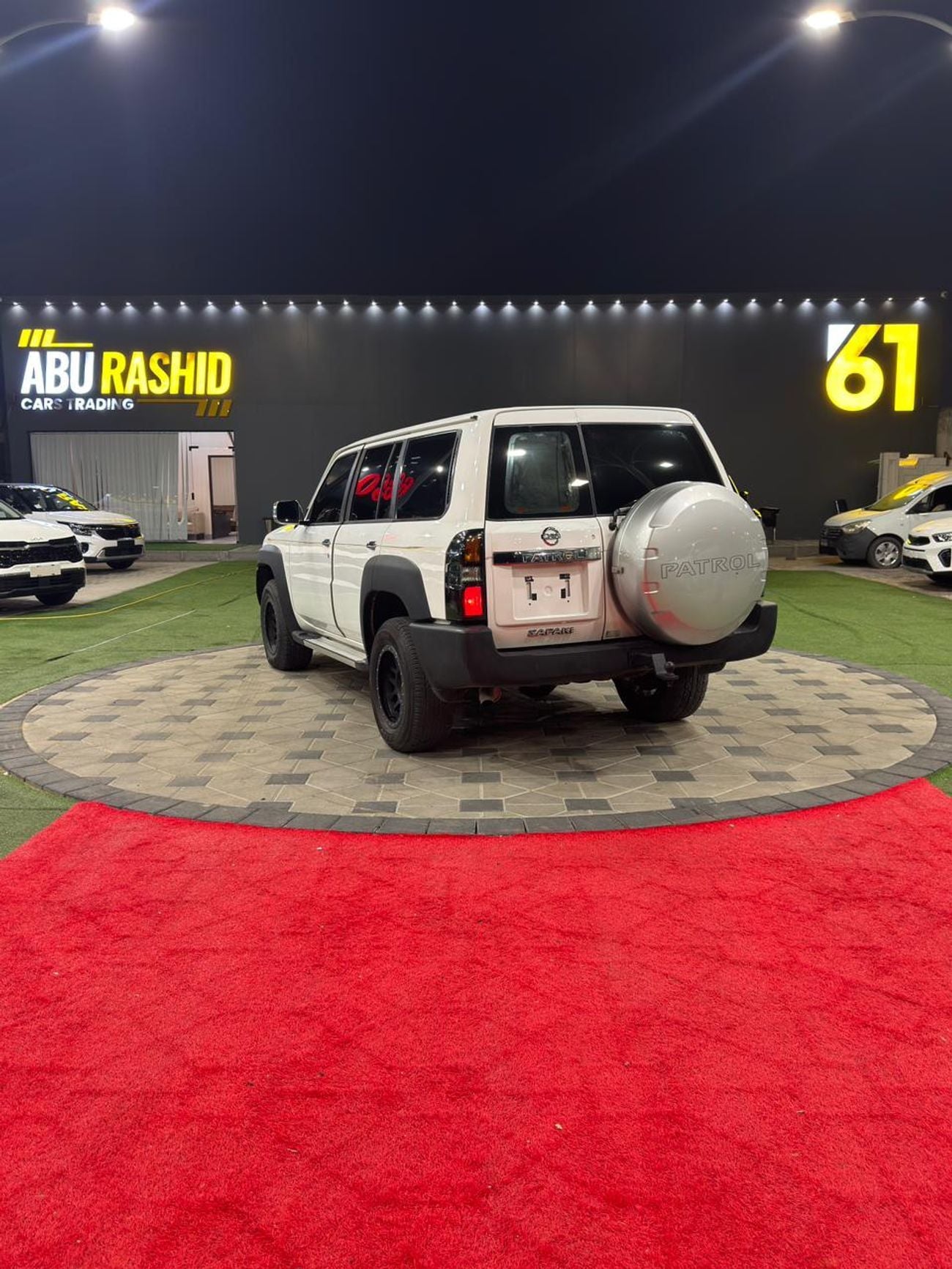 نيسان باترول GL 4.8L M/T (7 Seater)