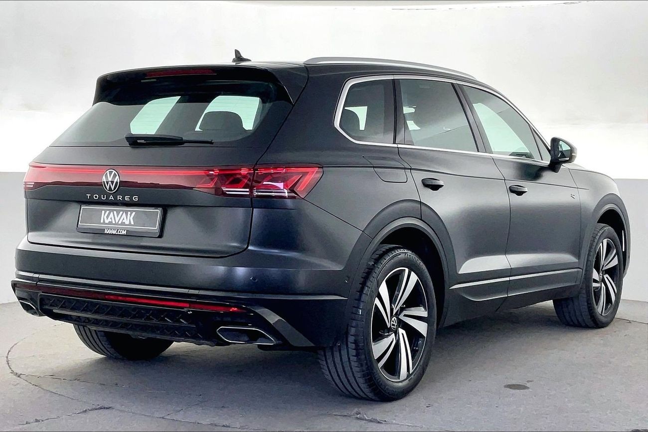 فولكس واجن طوارق R-Line | National Day Celebration | شامل الضمان | 0 ﺪﻔﻋﺓ ﺃﻮﻟﻯ