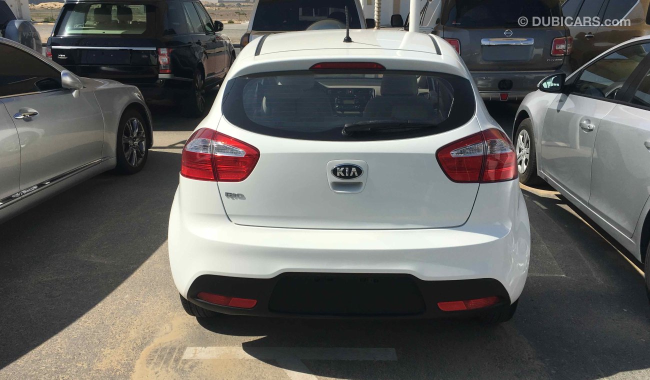 Kia Rio سياره نظيفه جدا بدون اى حوادث صبغة وكاله لاتحتاج لاى مصاريف نهائيا