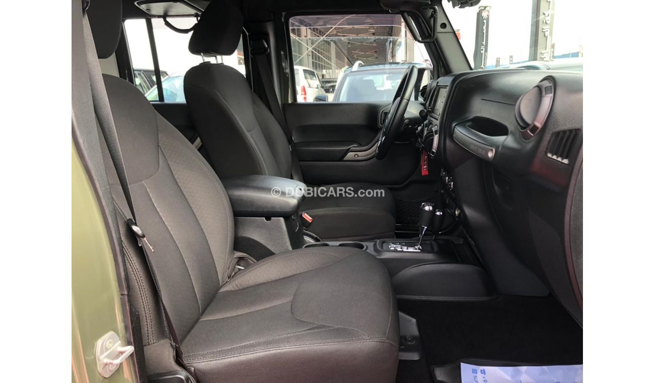 Jeep Wrangler UNLIMITED (MILITARY GREEN) GCC 2015 LOW MILEAGE IN MINT CONDITION