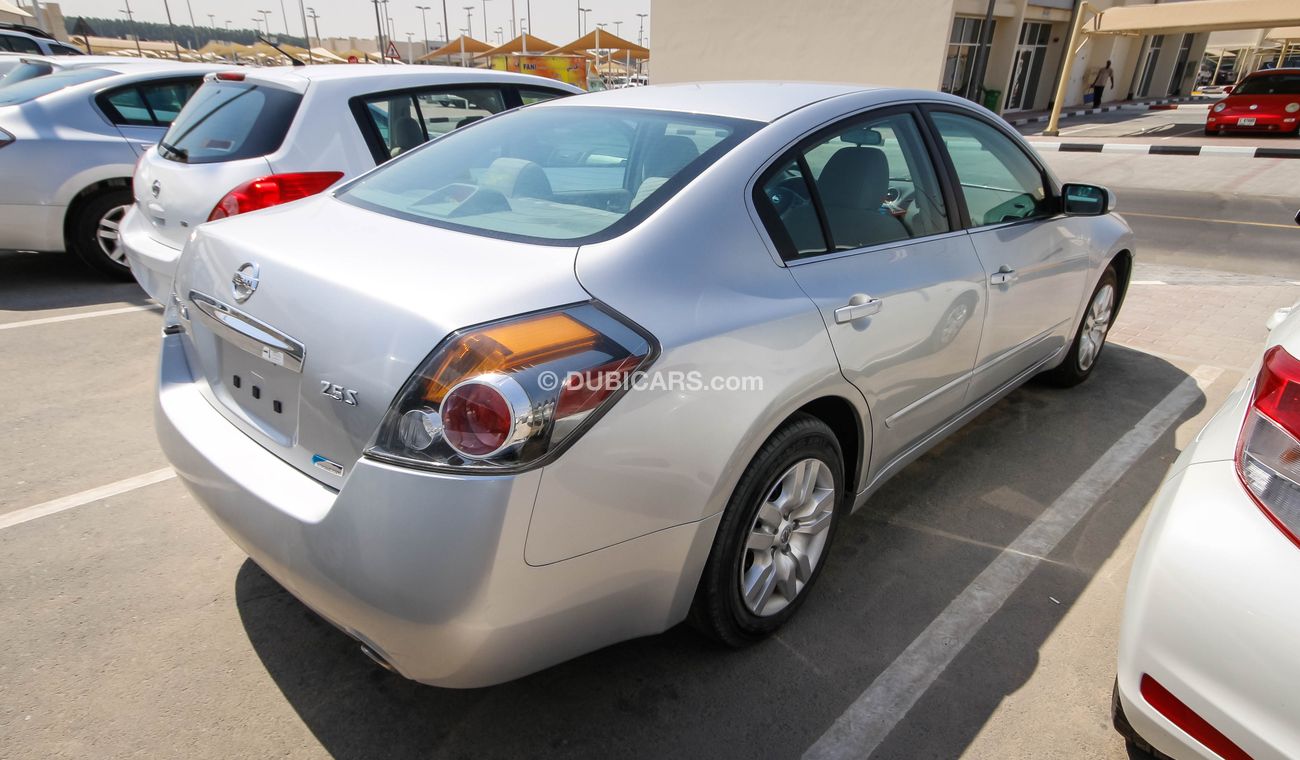 Nissan Altima 2.5S XTRONIC CVT
