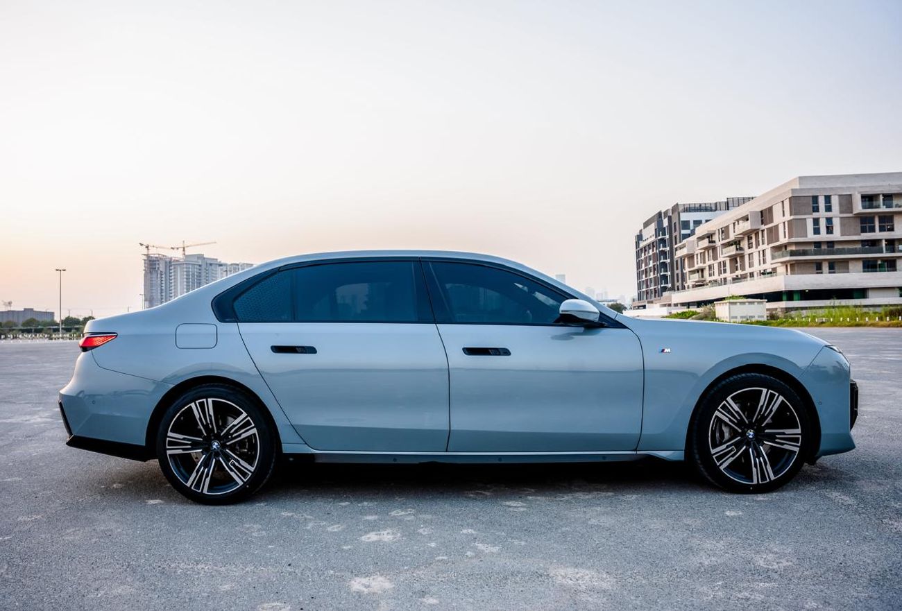 BMW 740i | M Sport Package | GCC Specs | Dealer Warranty & Service Contract till Dec 2027