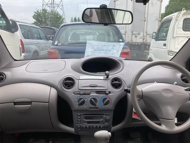 Toyota Platz interior - Cockpit