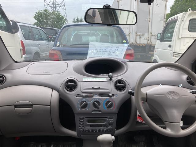 Toyota Platz interior - Cockpit
