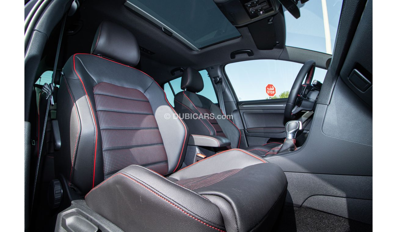 Volkswagen Golf GTi 2.0L Turbo with adaptive chassis control , Apple Carplay and Fully digital speedometer