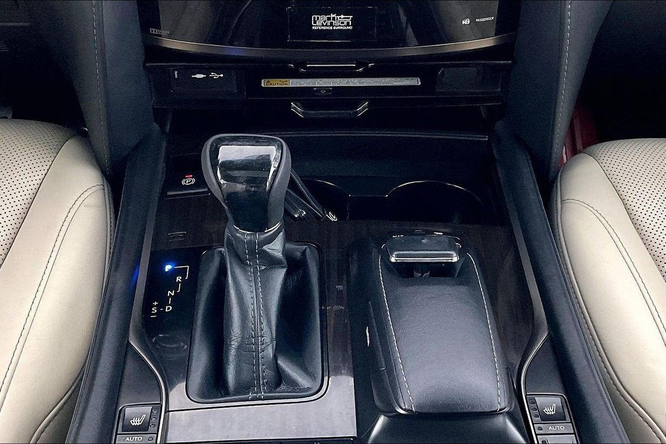 Lexus LX 570 Signature | National Day Celebration | Guaranteed Warranty | 0 Down Payment